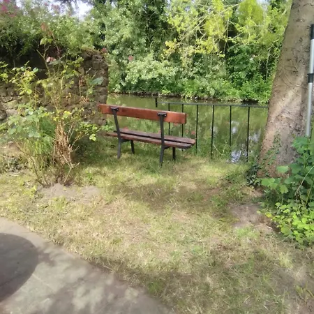 La Petite Maison Au Bord De L'orne