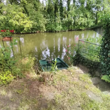 La Petite Maison Au Bord De L'orne
