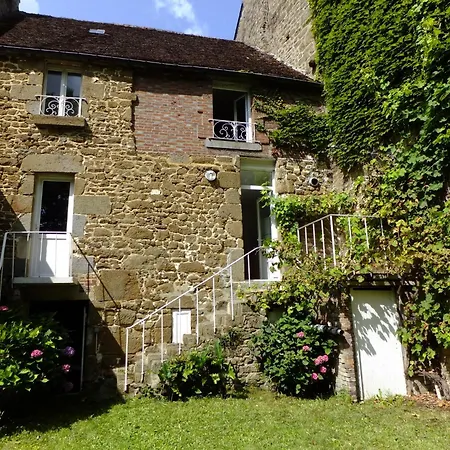 La Petite Maison Au Bord De L'orne Дом отдыха